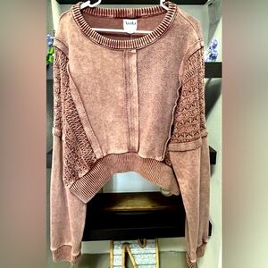 ARULA Delaney Sweater
NEW WITH TAGS
NEVER WORN